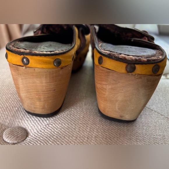 Kenzie Gold Leather Buckle Clog Mules with Metallic AccentSize 6.5 - Picture 3 of 10